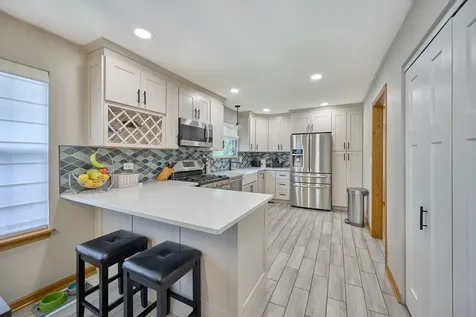 1140 Sandhurst Lane Carol Stream IL 60188