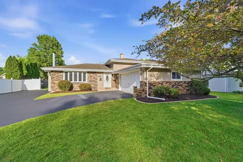 18837 West Louise Drive Lansing IL 60438