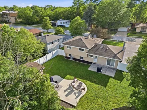 18837 West Louise Drive Lansing IL 60438