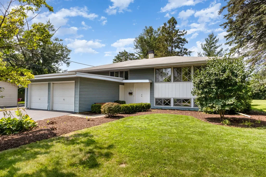29 Robin Hill Drive Naperville IL 60540