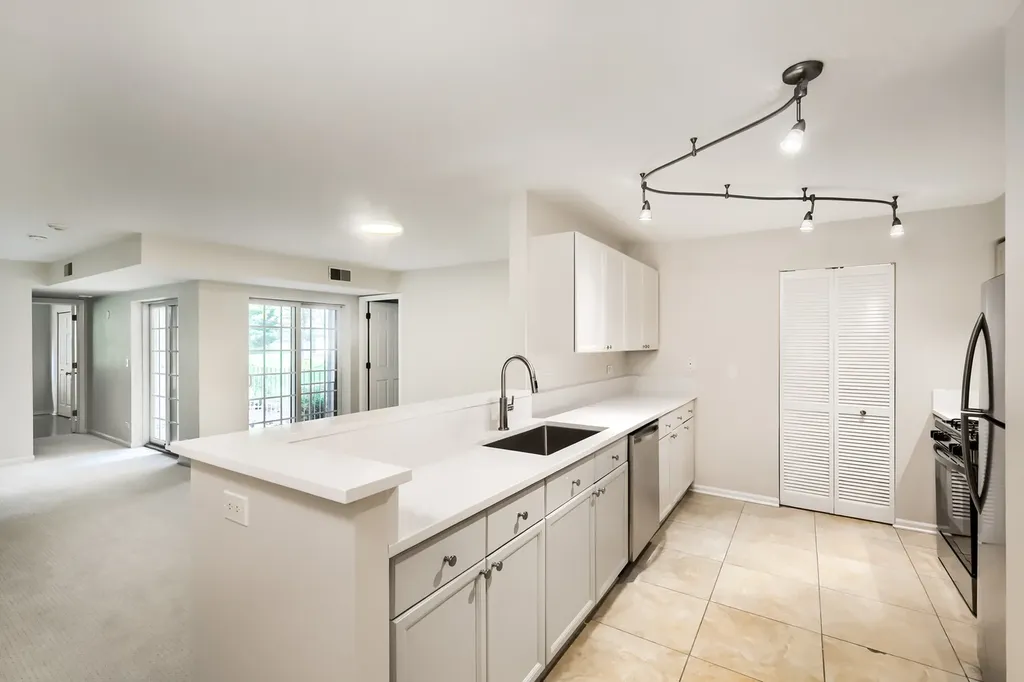 734 North Gary Avenue Carol Stream IL 60188
