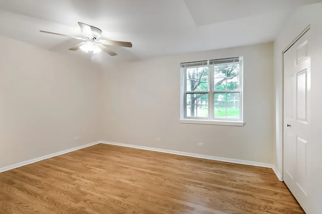 734 North Gary Avenue Carol Stream IL 60188
