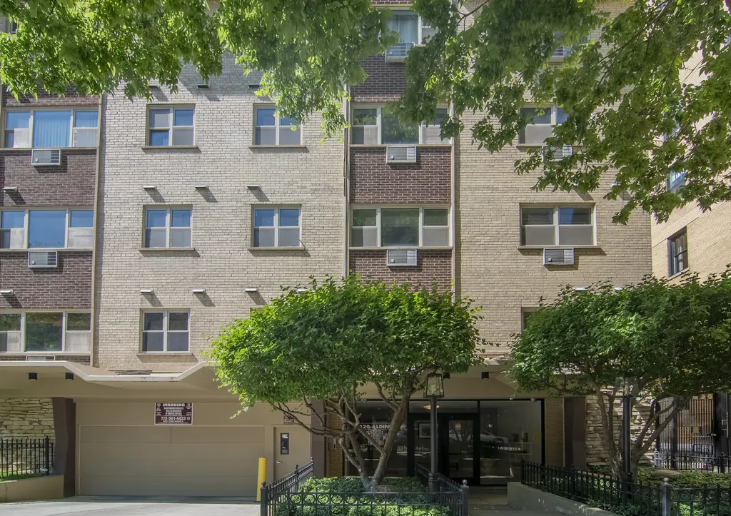 420 West Aldine Avenue Chicago IL 60657