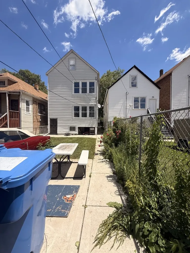 8410 South Burnham Avenue Chicago IL 60617