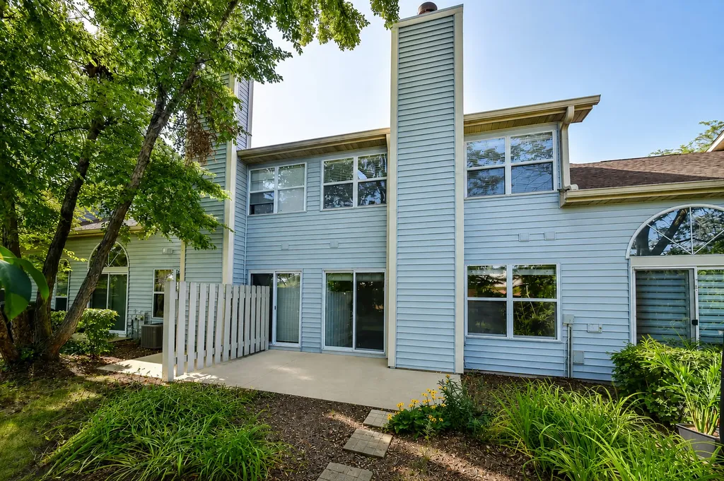 1011 Rockport Drive Carol Stream IL 60188