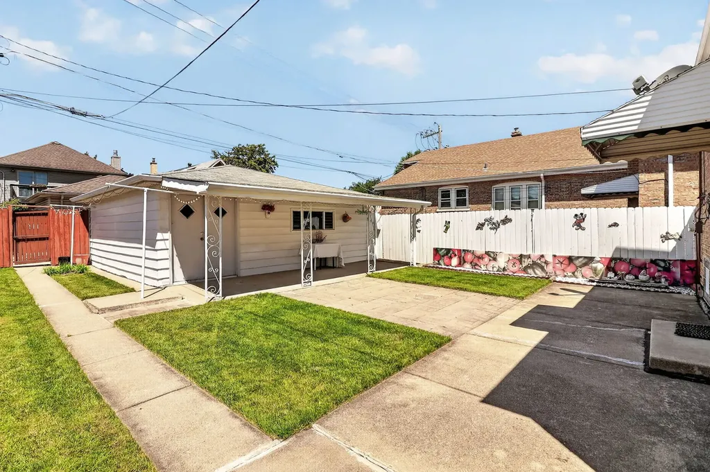 5328 South Melvina Avenue Chicago IL 60638