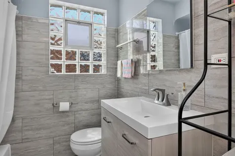 5328 South Melvina Avenue Chicago IL 60638