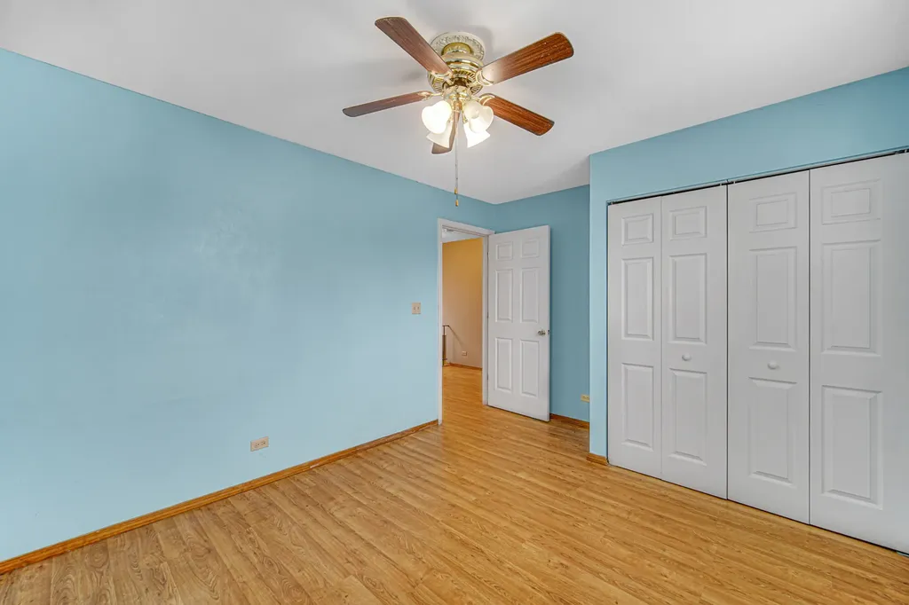 593 Iroquois Trail Carol Stream IL 60188