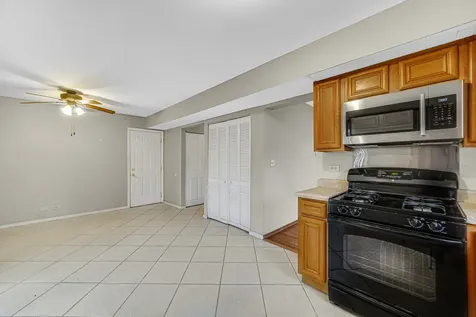 593 Iroquois Trail Carol Stream IL 60188