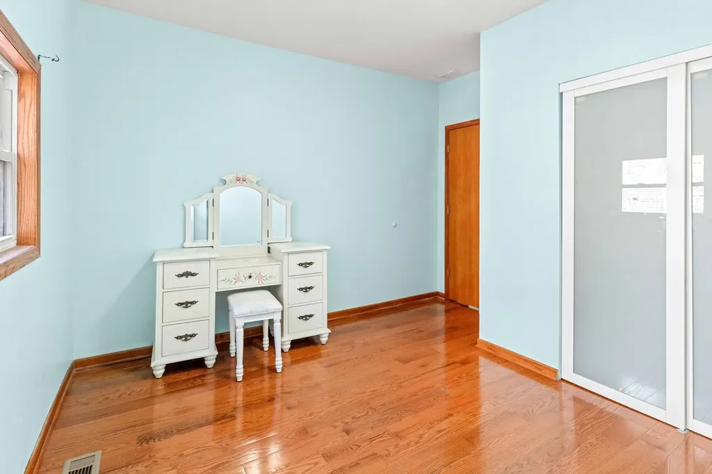 3154 South Canal Street Chicago IL 60616
