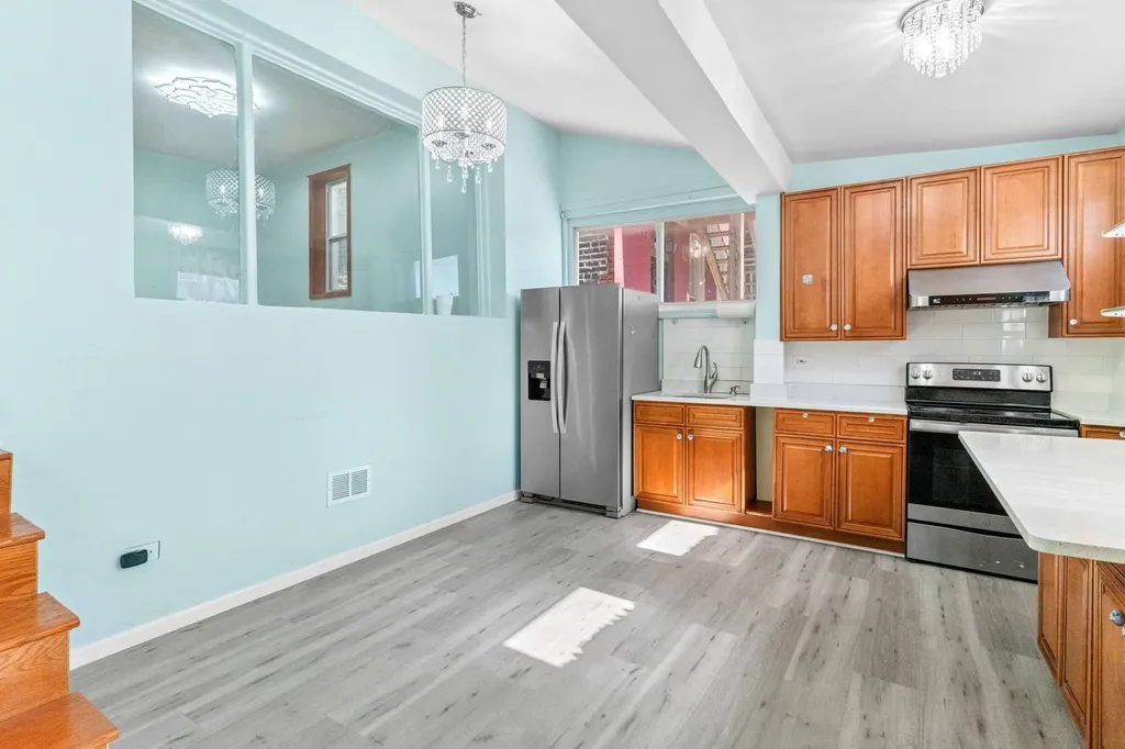 3154 South Canal Street Chicago IL 60616