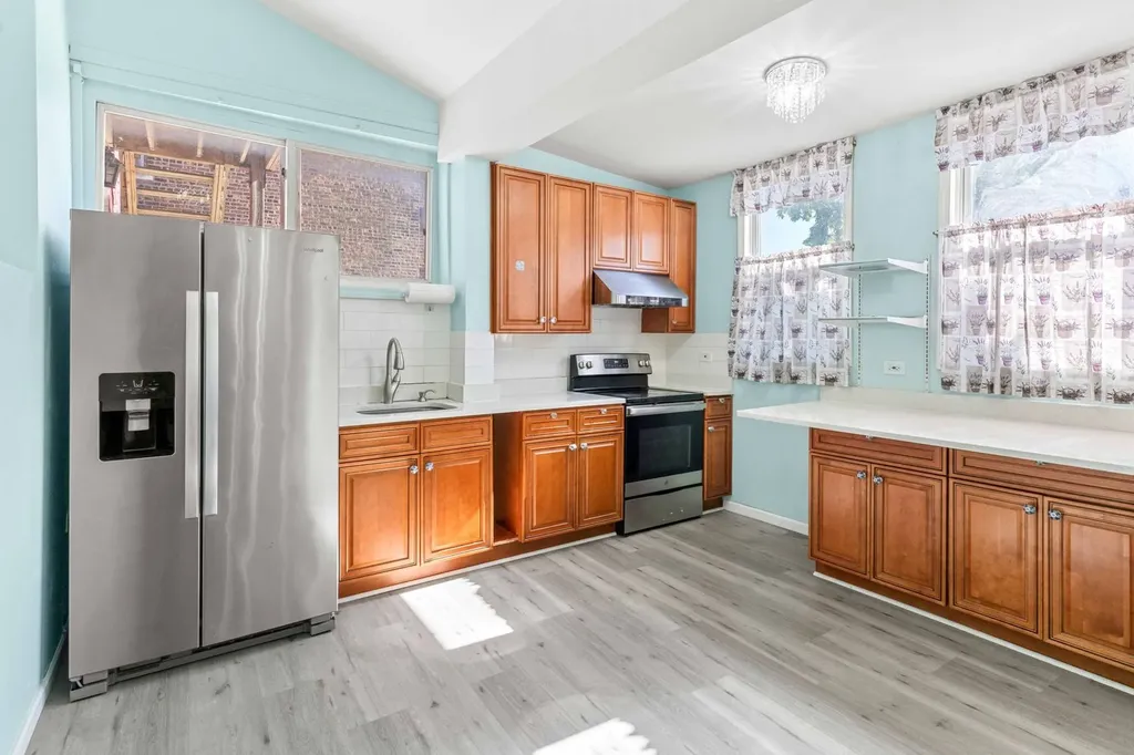 3154 South Canal Street Chicago IL 60616