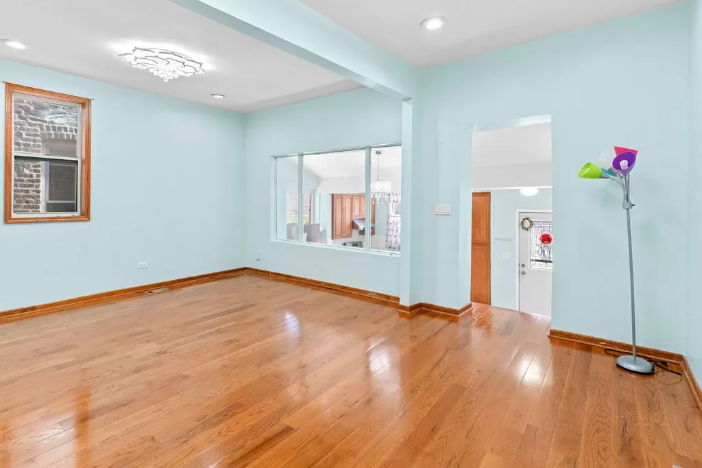 3154 South Canal Street Chicago IL 60616