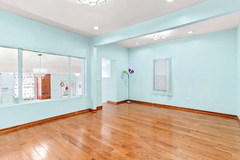 3154 South Canal Street Chicago IL 60616