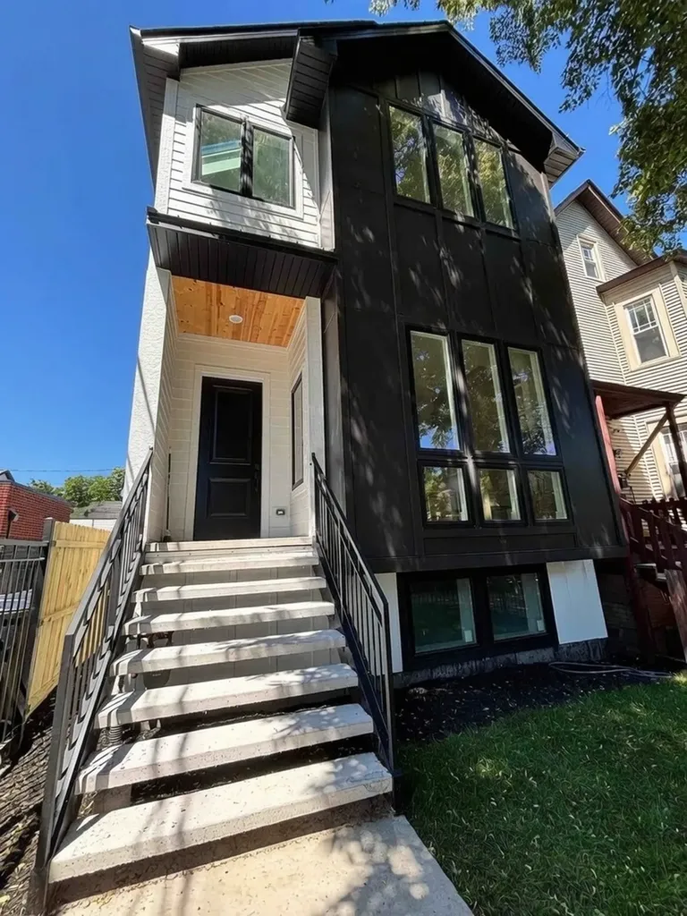1914 North Rockwell Street Chicago IL 60647