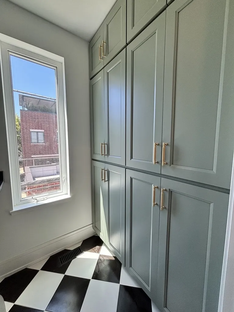 1914 North Rockwell Street Chicago IL 60647