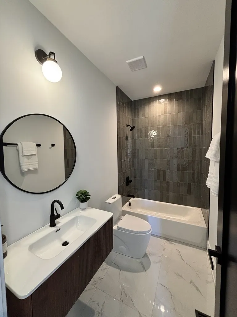 1914 North Rockwell Street Chicago IL 60647