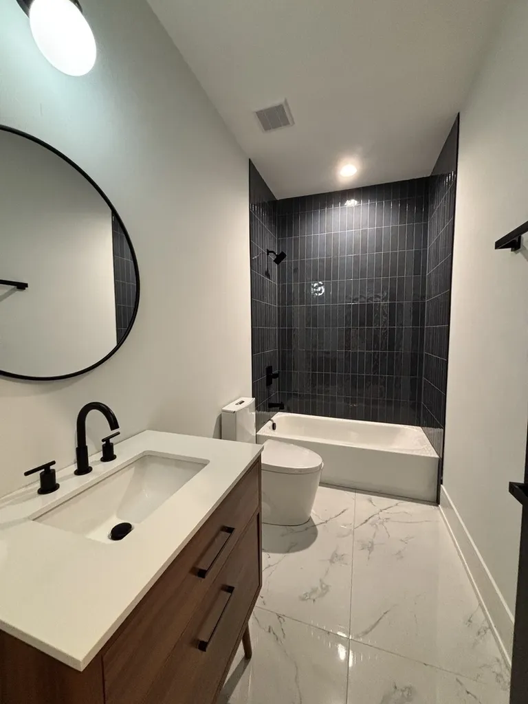 1914 North Rockwell Street Chicago IL 60647