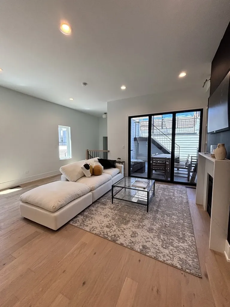 1914 North Rockwell Street Chicago IL 60647