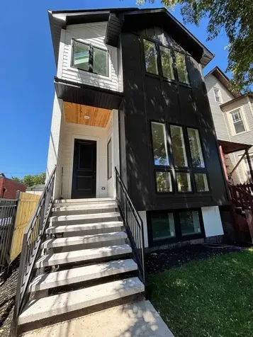 1914 North Rockwell Street Chicago IL 60647
