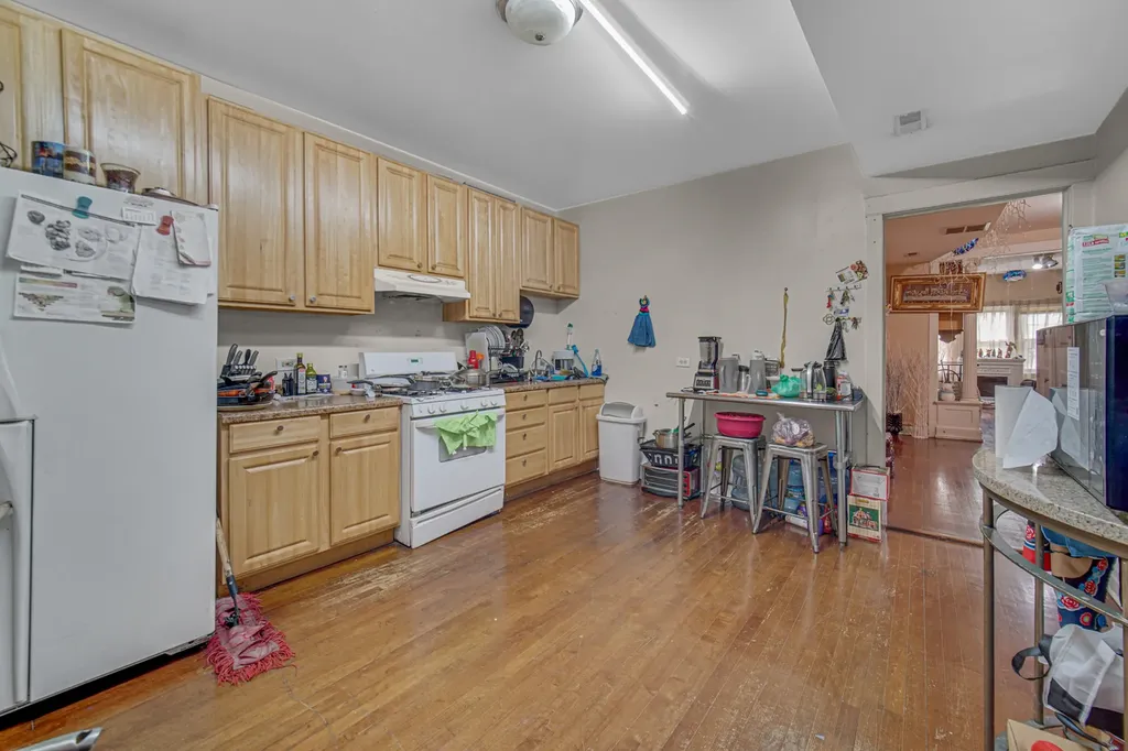 3854 West Diversey Avenue Chicago IL 60647