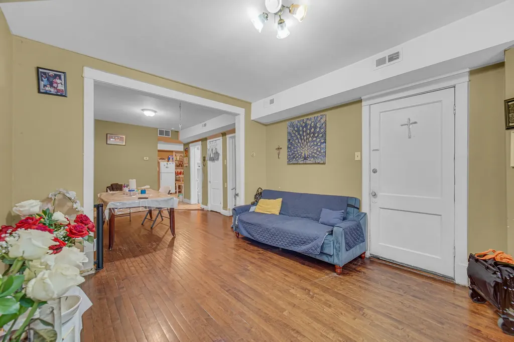 3854 West Diversey Avenue Chicago IL 60647