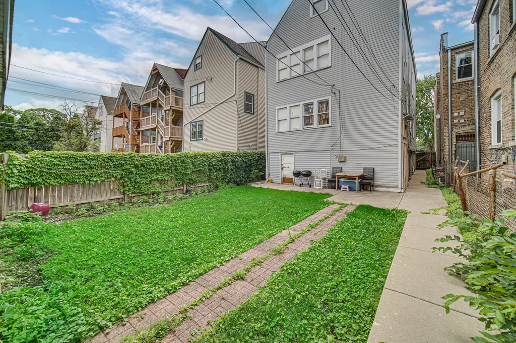 3854 West Diversey Avenue Chicago IL 60647