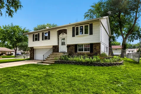 1611 Moore Avenue Streamwood IL 60107