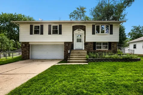 1611 Moore Avenue Streamwood IL 60107