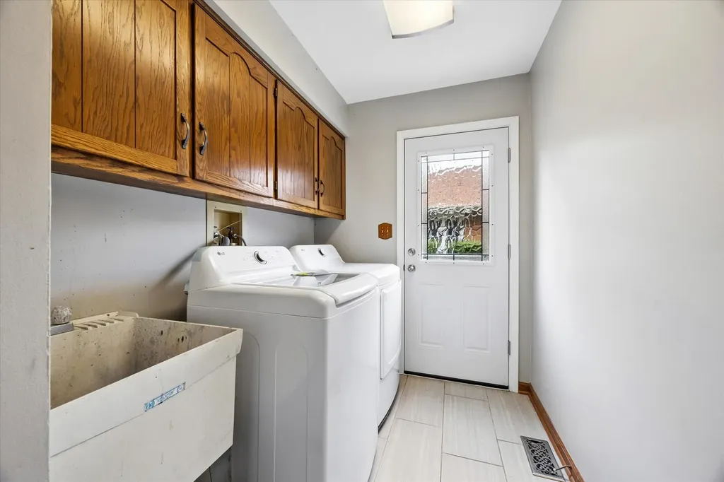 6076 Angel Lane Lisle IL 60532