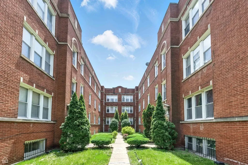 1301 East 71st Place Chicago IL 60619