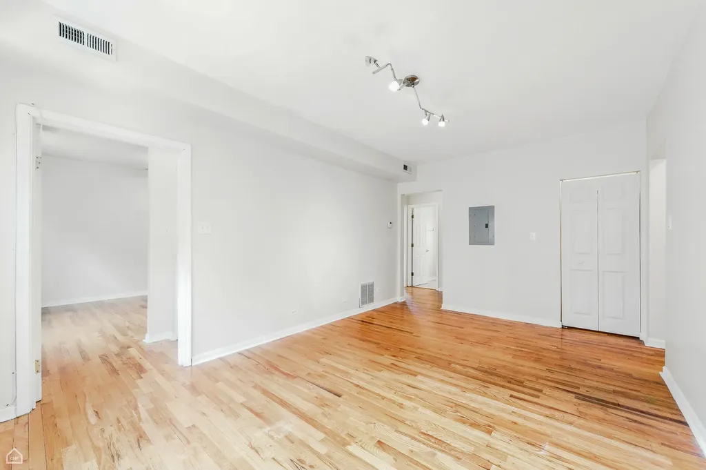 1301 East 71st Place Chicago IL 60619