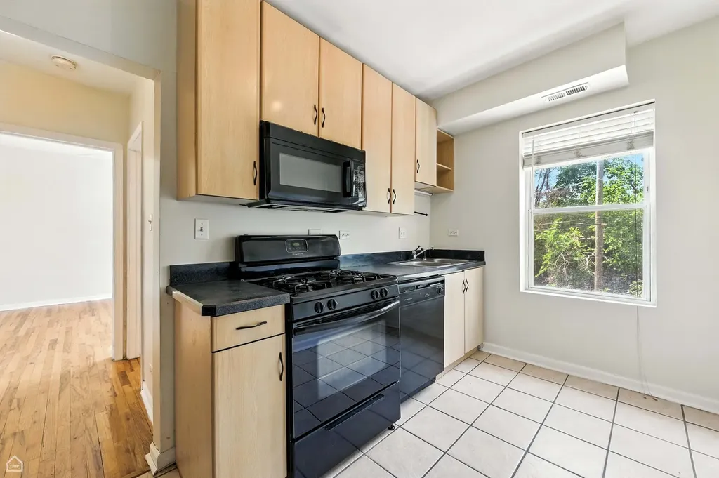 1301 East 71st Place Chicago IL 60619