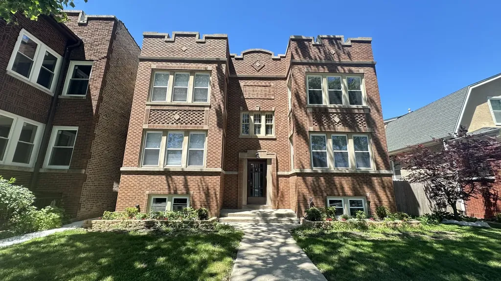 5226 North Bernard Street Chicago IL 60625
