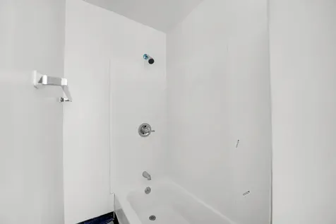 120 East Kensington Avenue Chicago IL 60628