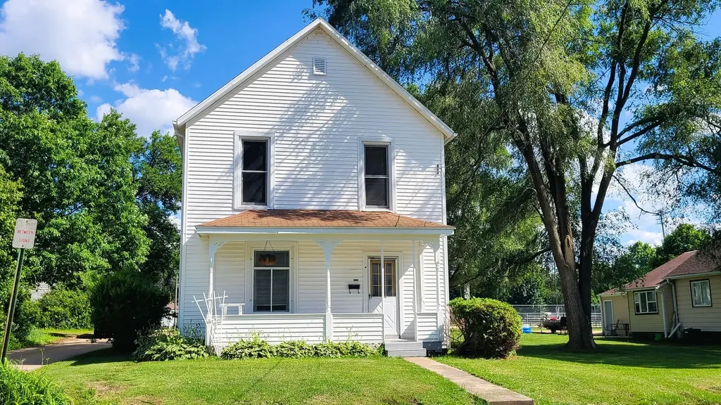 1826 West 1st Street Dixon IL 61021