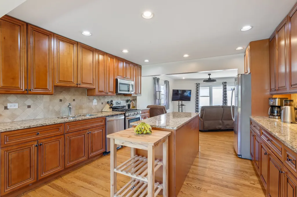 8219 West Summerdale Avenue Chicago IL 60656