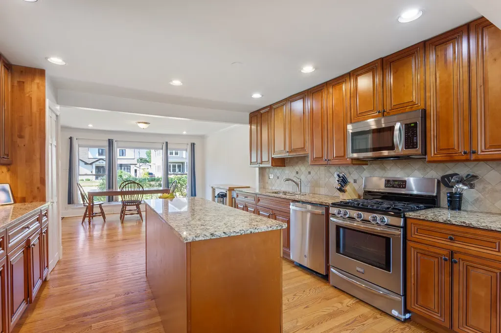 8219 West Summerdale Avenue Chicago IL 60656