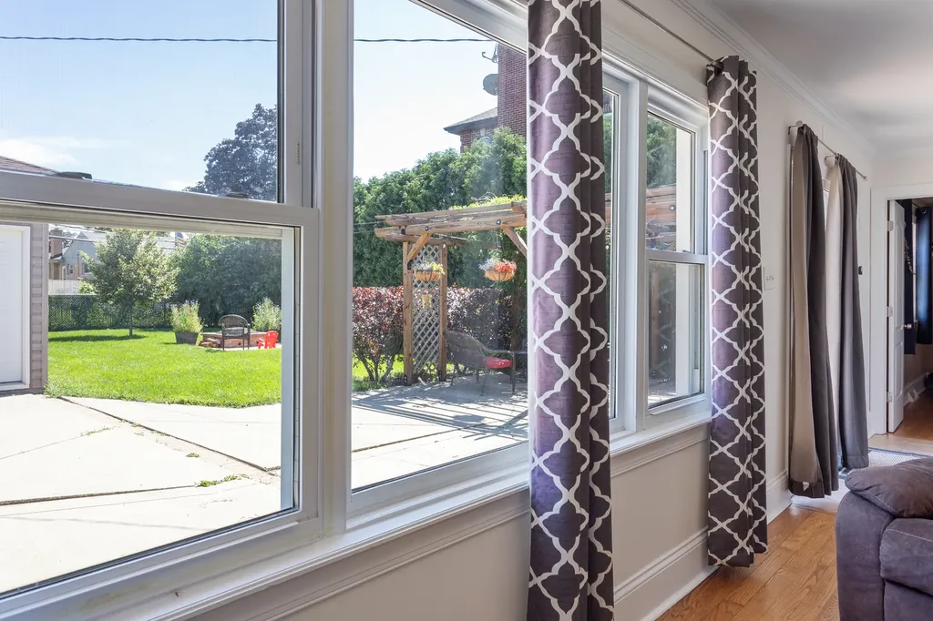 8219 West Summerdale Avenue Chicago IL 60656