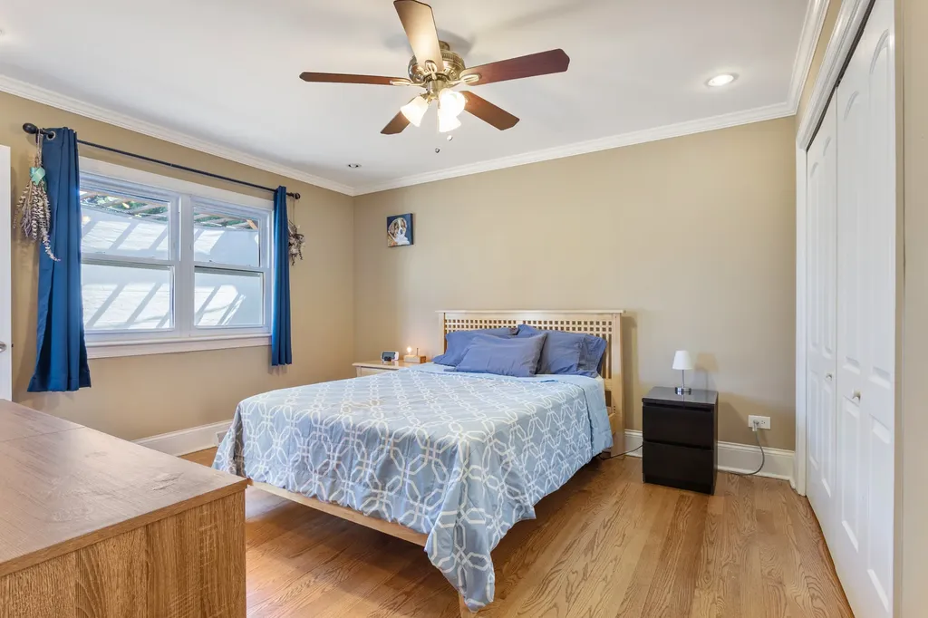 8219 West Summerdale Avenue Chicago IL 60656