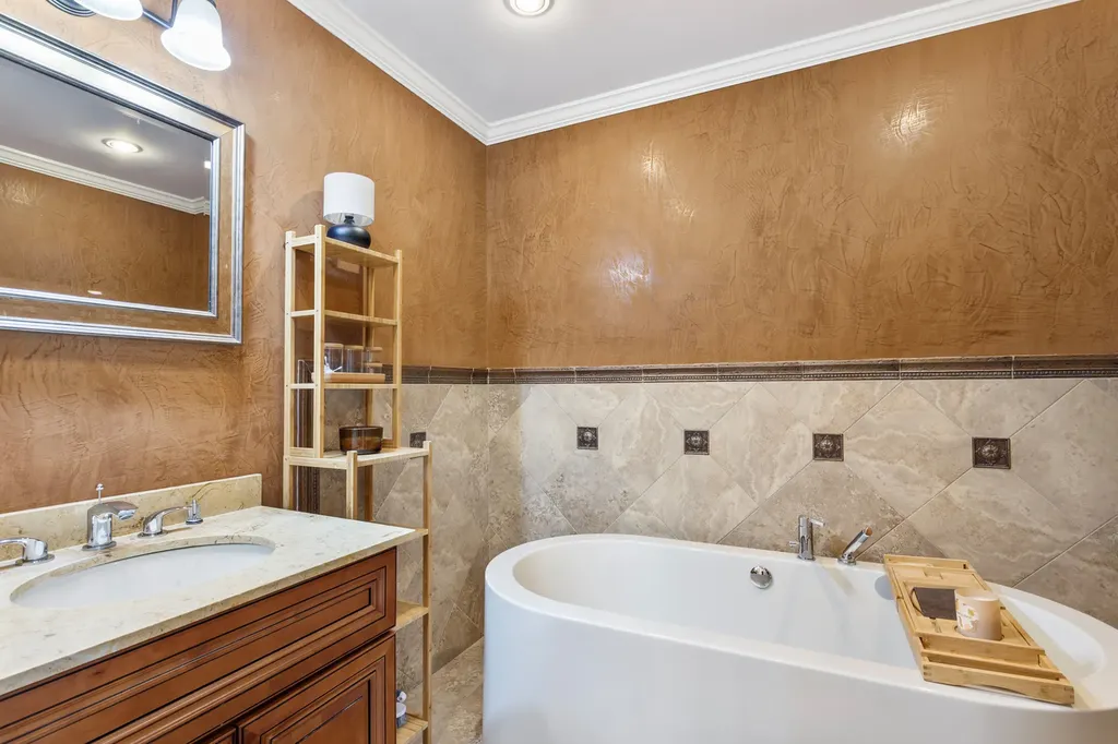 8219 West Summerdale Avenue Chicago IL 60656