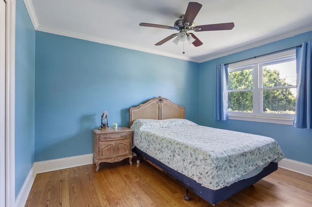 8219 West Summerdale Avenue Chicago IL 60656