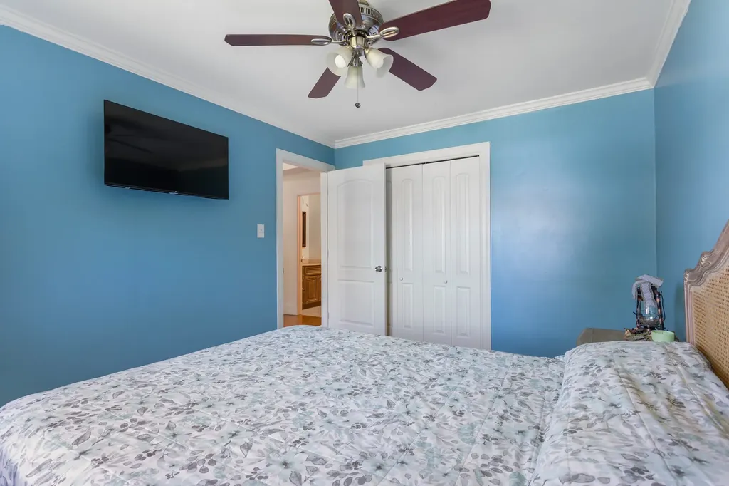 8219 West Summerdale Avenue Chicago IL 60656