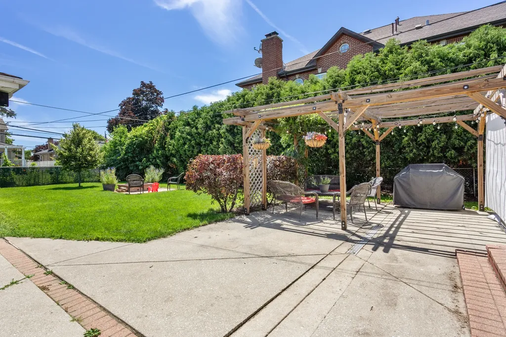 8219 West Summerdale Avenue Chicago IL 60656