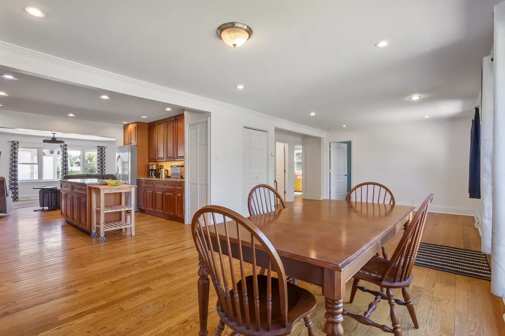8219 West Summerdale Avenue Chicago IL 60656