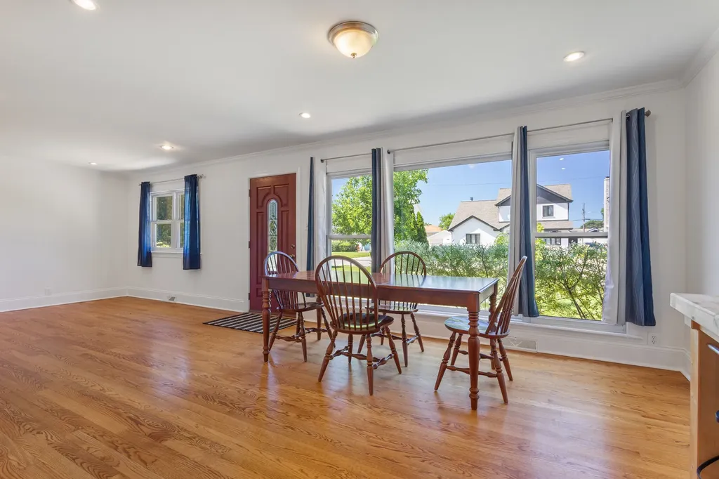 8219 West Summerdale Avenue Chicago IL 60656