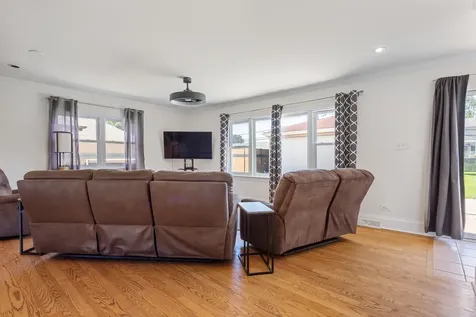 8219 West Summerdale Avenue Chicago IL 60656