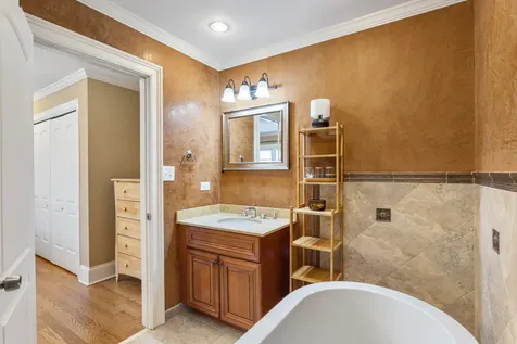 8219 West Summerdale Avenue Chicago IL 60656