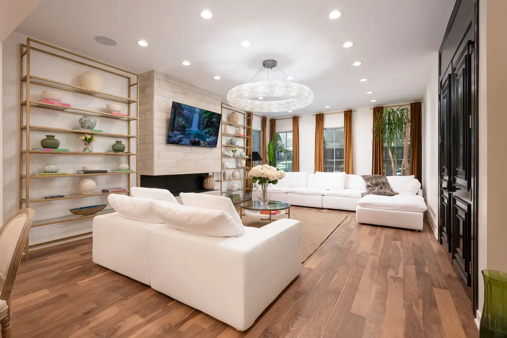 22 East Elm Street Chicago IL 60611
