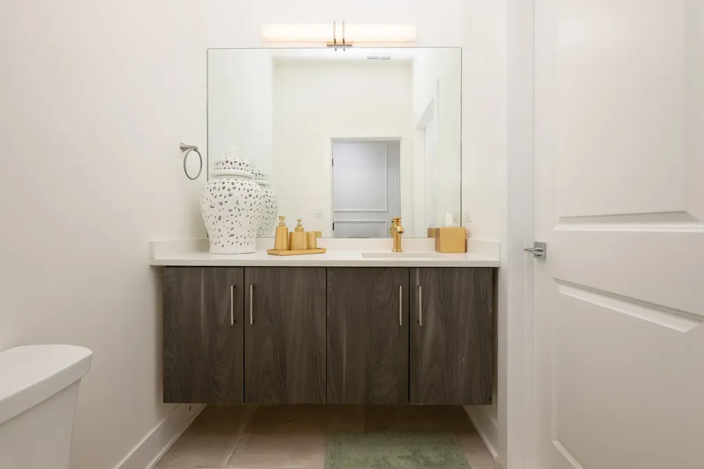 22 East Elm Street Chicago IL 60611